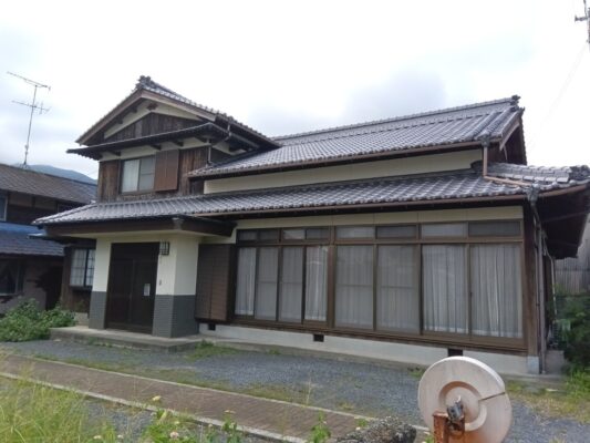 丹原町長野　中古住宅